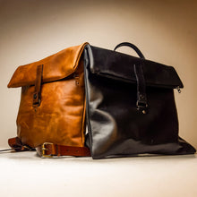 Cargar imagen en el visor de la galería, Mochila #PAPIRO.